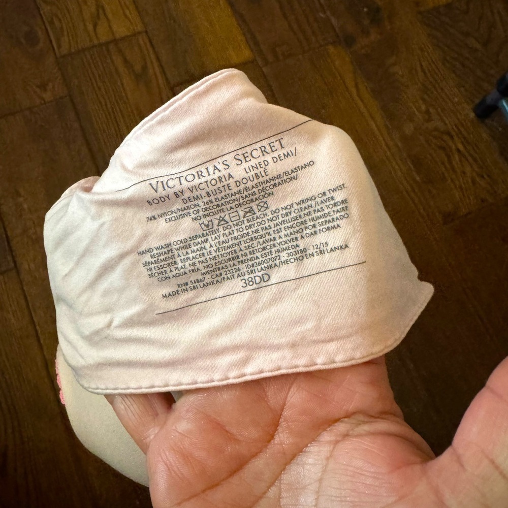 Victoria's Secret Pink T-Shirt Push-Up Bra with Hot Pink Trim - Picture 3 of 4